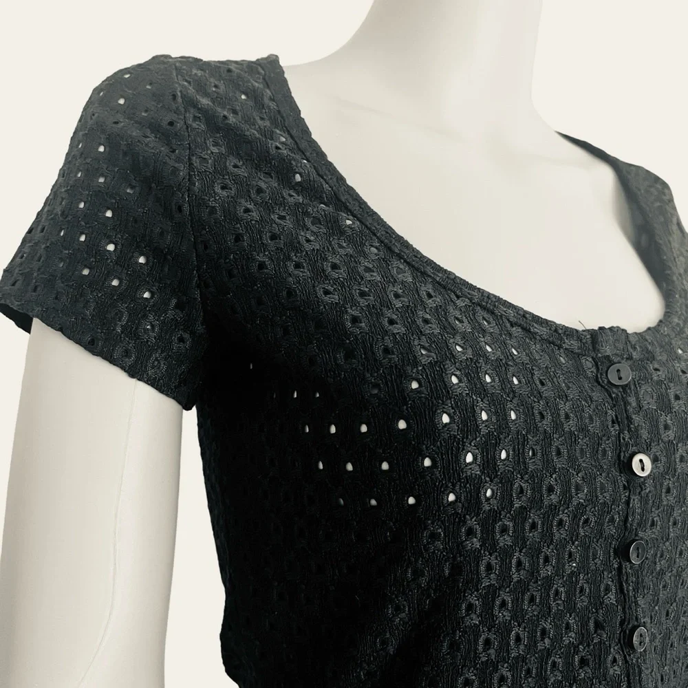 H & M black eye let patterned boho coquette twee fitted crop top Women Medium